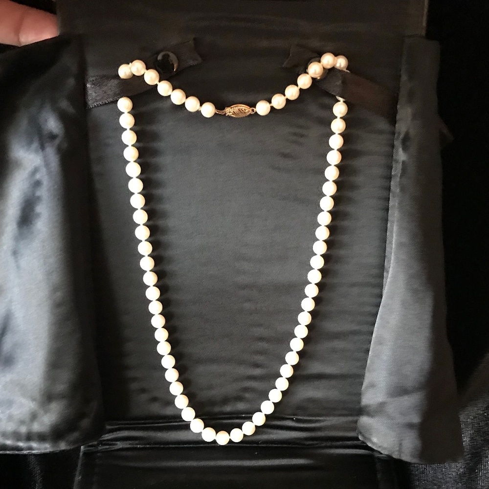 Lustrous 18 Inch Pearl Necklace